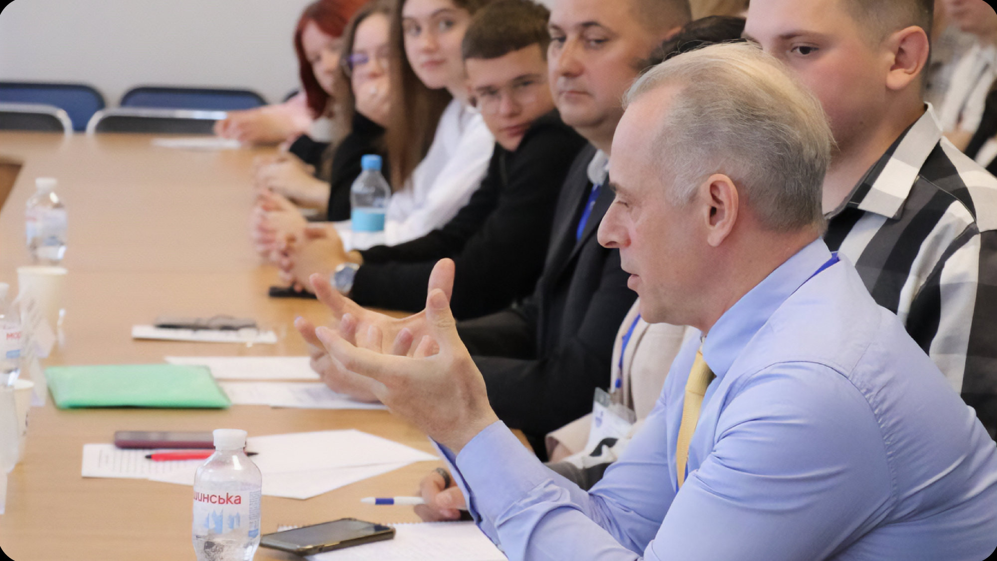 Ukrainian students and professors in an interactive democracy lecture